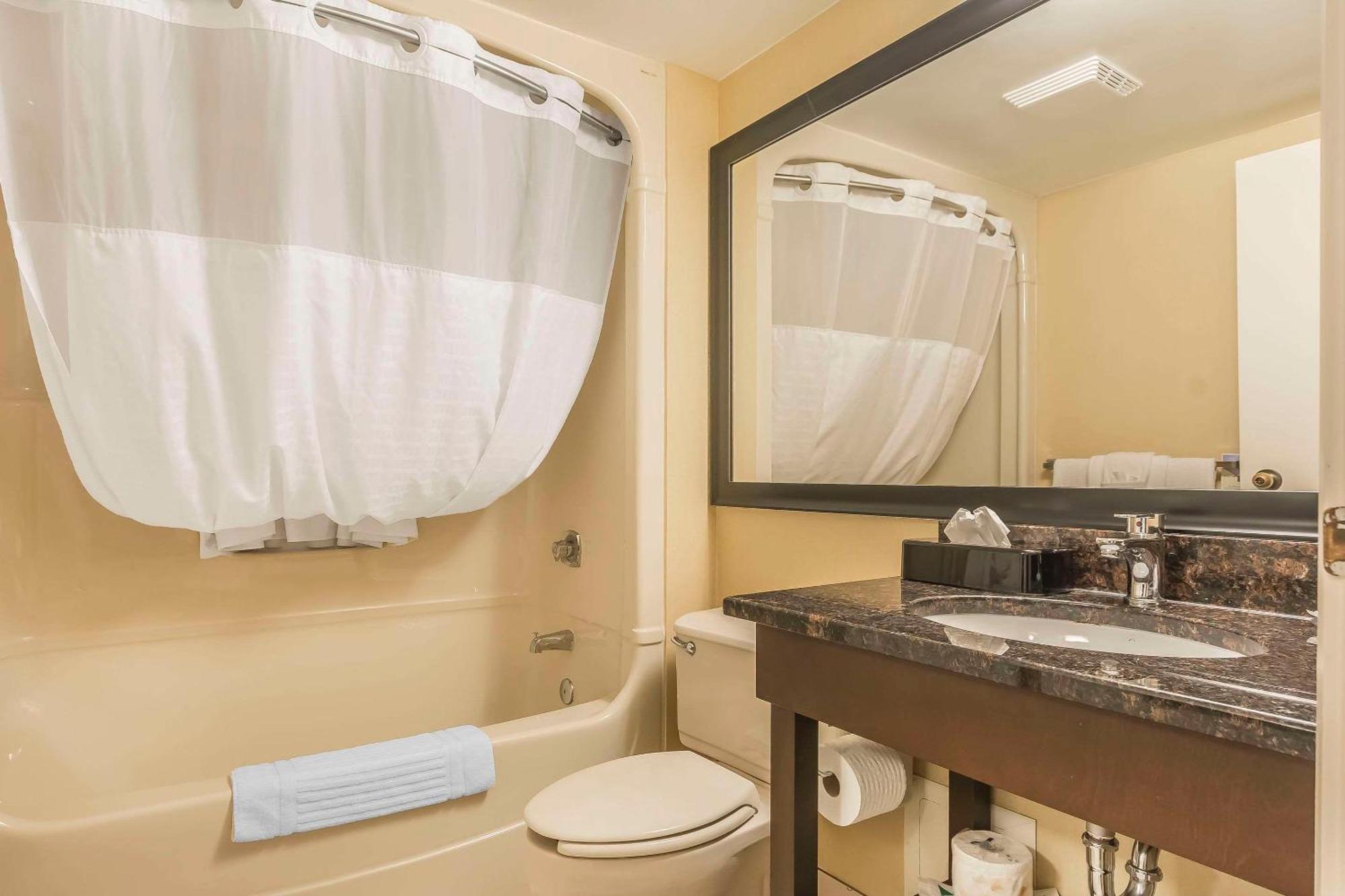 Comfort Inn Cobourg Εξωτερικό φωτογραφία